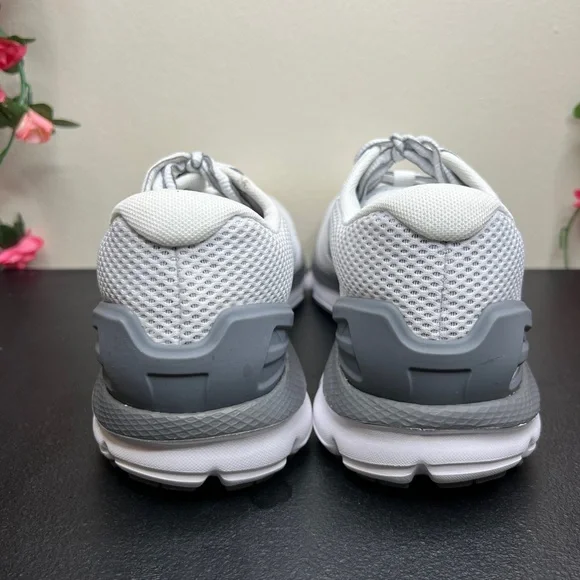 🌹 Under Armour Mens Charged Gemini 3023276-100 White Running Shoes Sneakers 9 - Picture 14 of 14